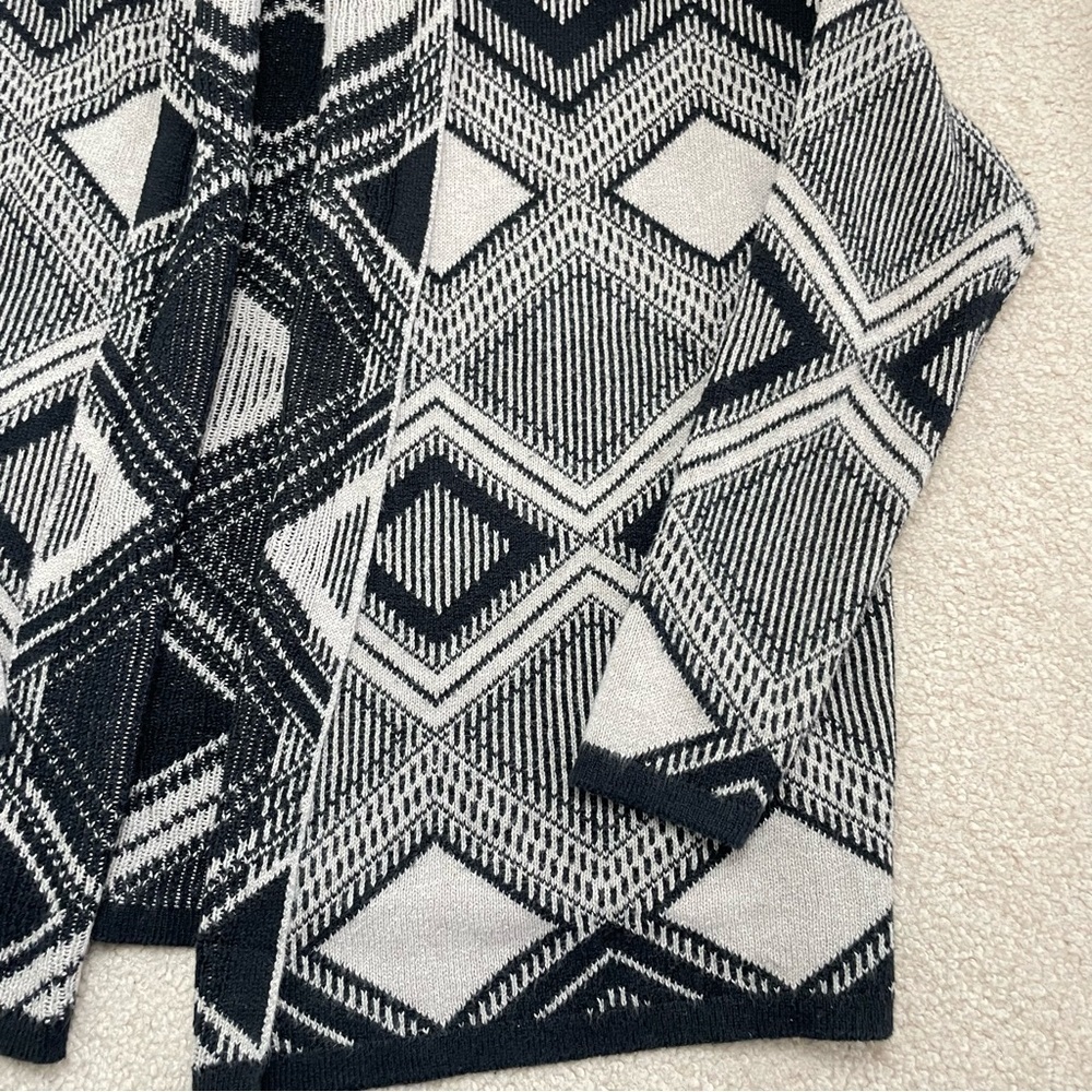 Old Navy Women's Aztec Print Open Cardigan Sweater size Large in Black & Grey - Picture 8 of 9